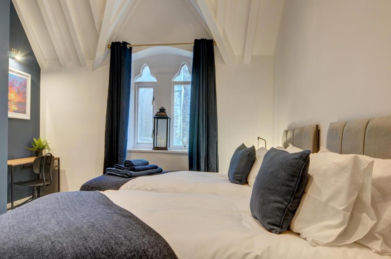 The Old Vicarage - Secure Parking, Fast Wifi, Garden Villa ลีดส์ ภายนอก รูปภาพ
