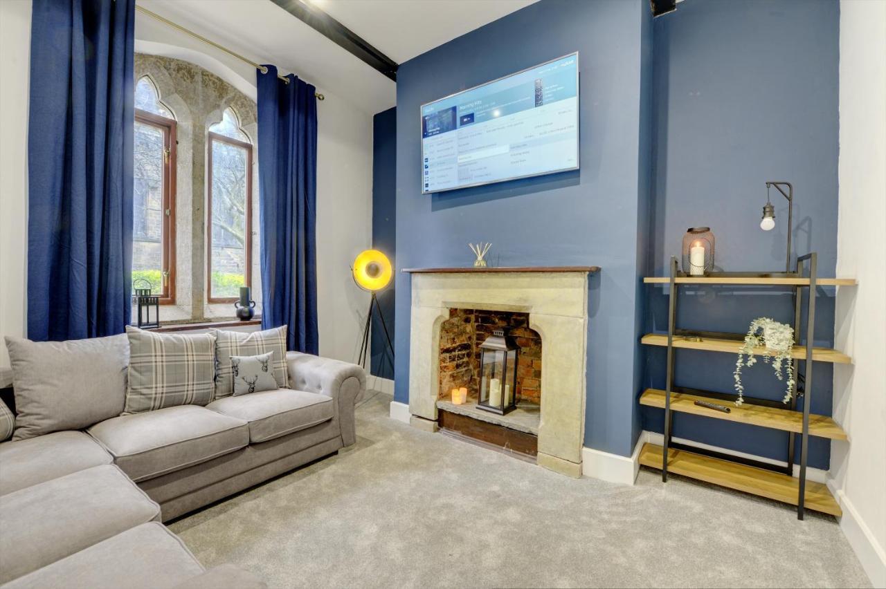 The Old Vicarage - Secure Parking, Fast Wifi, Garden Villa ลีดส์ ภายนอก รูปภาพ