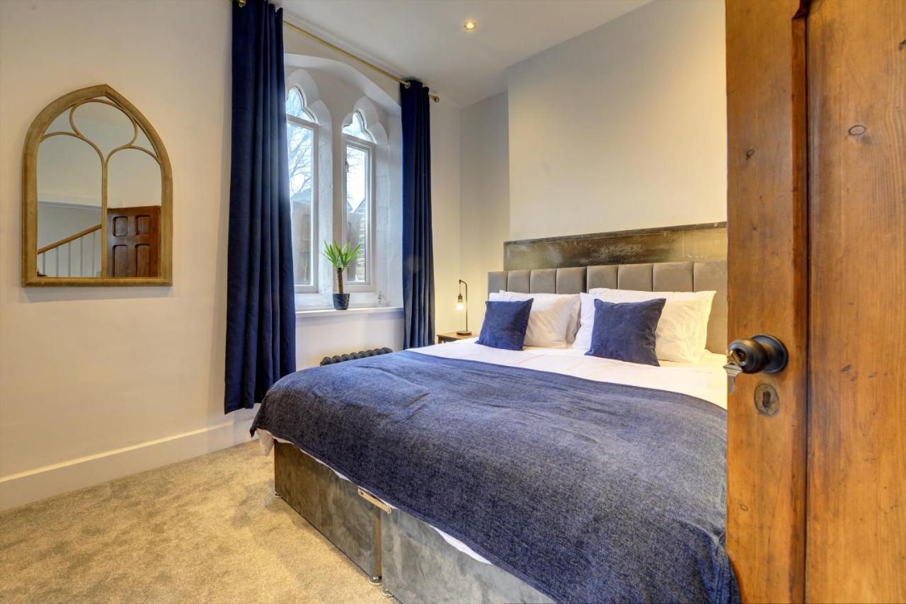 The Old Vicarage - Secure Parking, Fast Wifi, Garden Villa ลีดส์ ภายนอก รูปภาพ