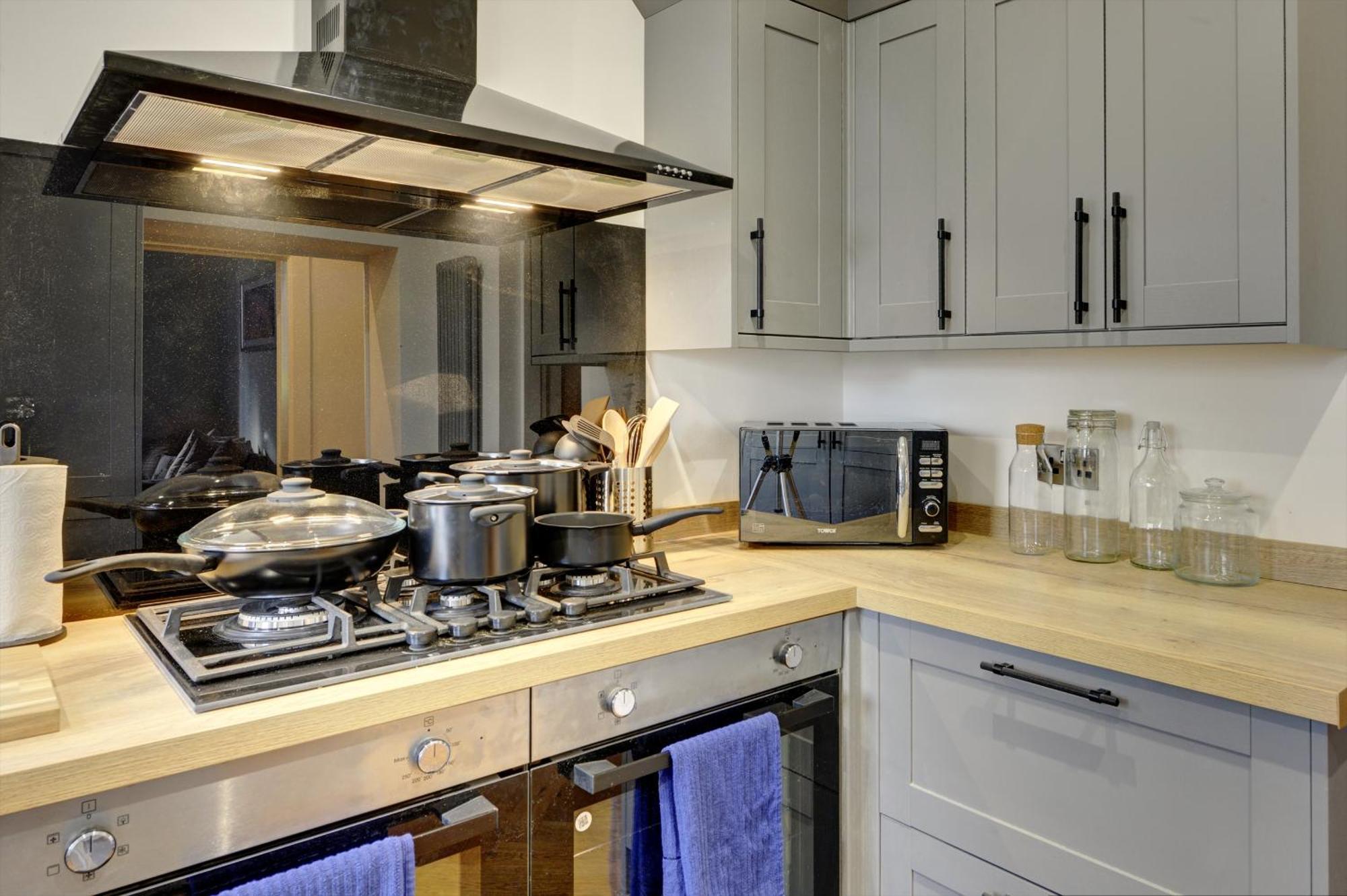 The Old Vicarage - Secure Parking, Fast Wifi, Garden Villa ลีดส์ ภายนอก รูปภาพ