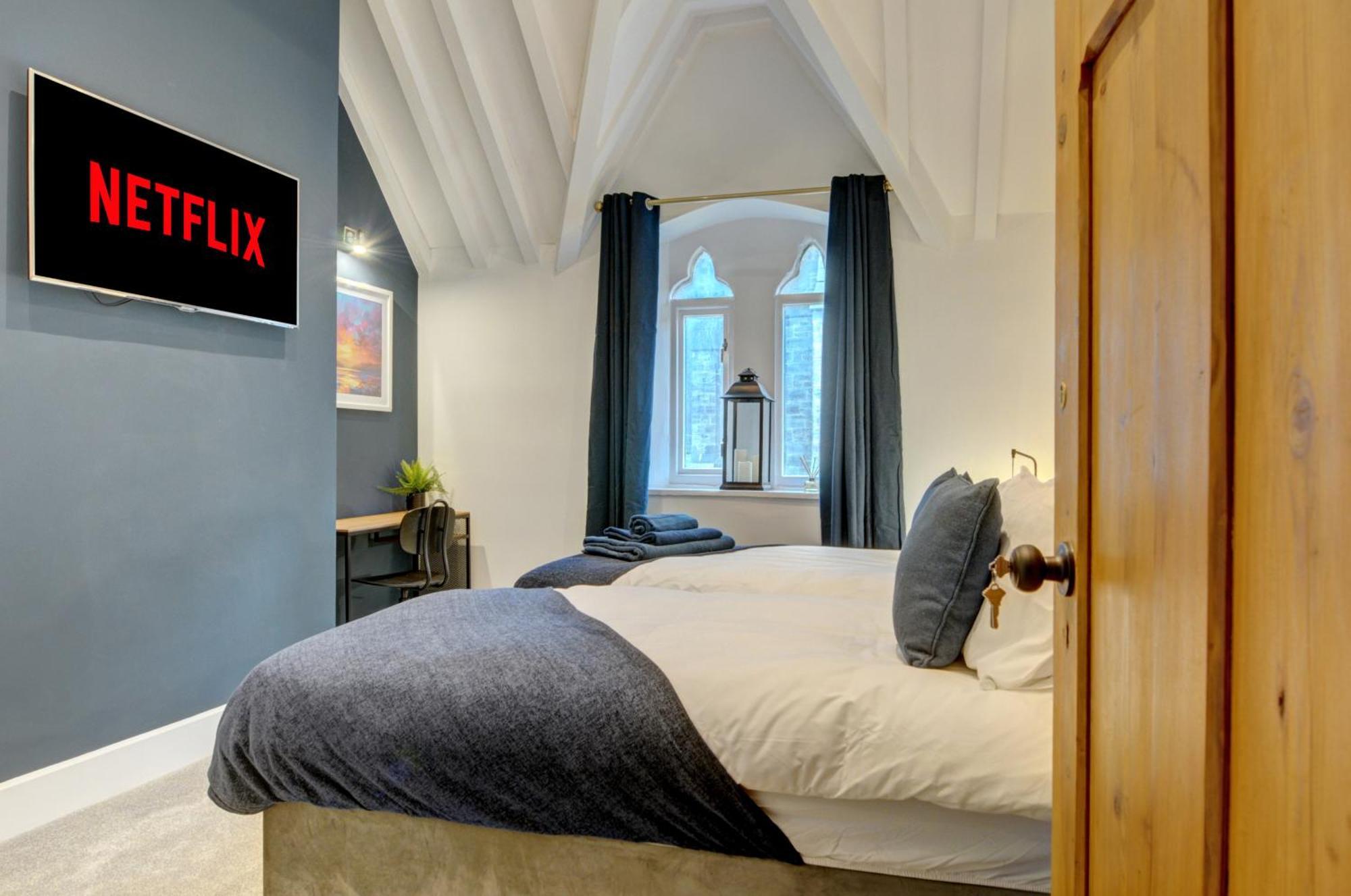 The Old Vicarage - Secure Parking, Fast Wifi, Garden Villa ลีดส์ ภายนอก รูปภาพ
