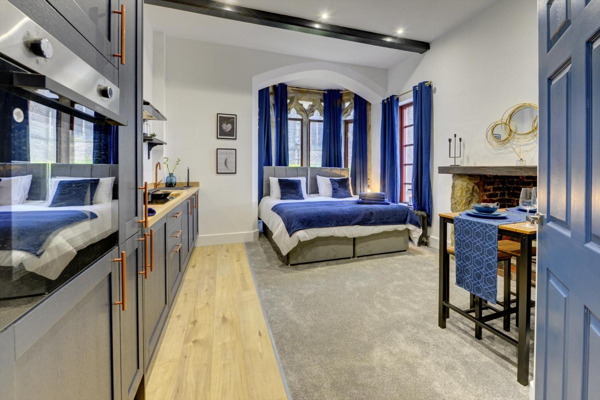 The Old Vicarage - Secure Parking, Fast Wifi, Garden Villa ลีดส์ ภายนอก รูปภาพ